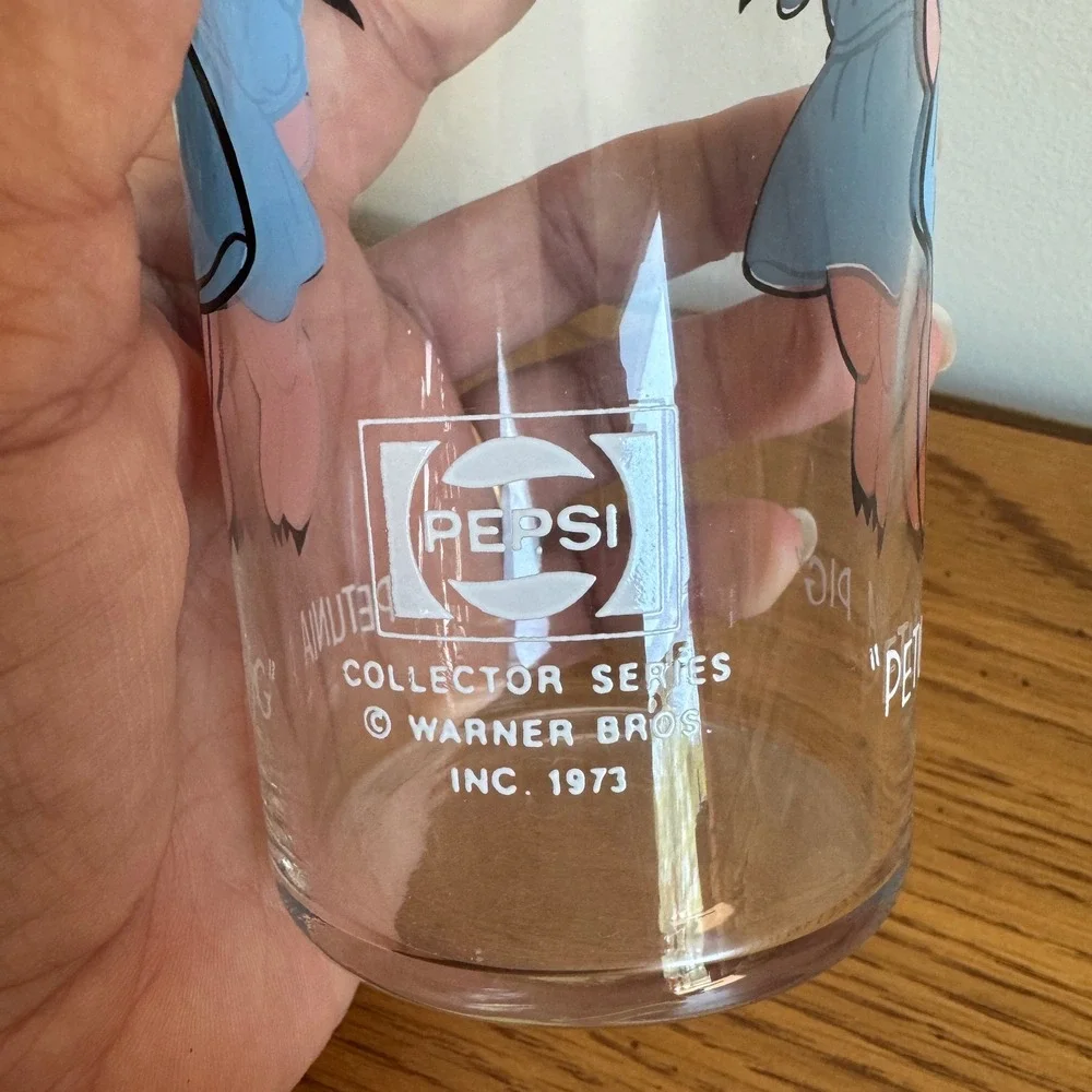 Vintage 1973 Pepsi Collector Series Petunia Pig Warner Bros Glass‎ Tumbler